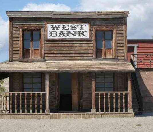 Ending the Bureaucrat’s Secret Weapon: Debanking ending-the-bureaucrats-secret-weapon-debanking